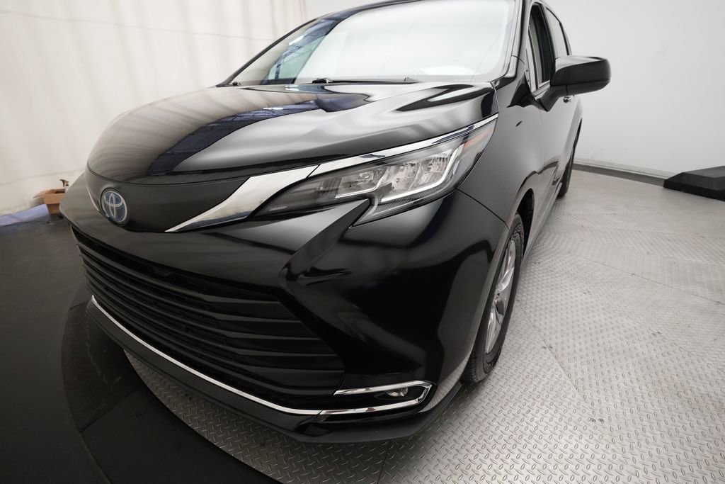 Used 2023 Toyota Sienna XLE FWD image 24