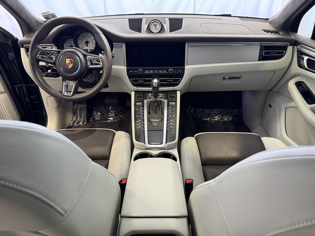 Certified 2021 Porsche Macan Turbo image 17