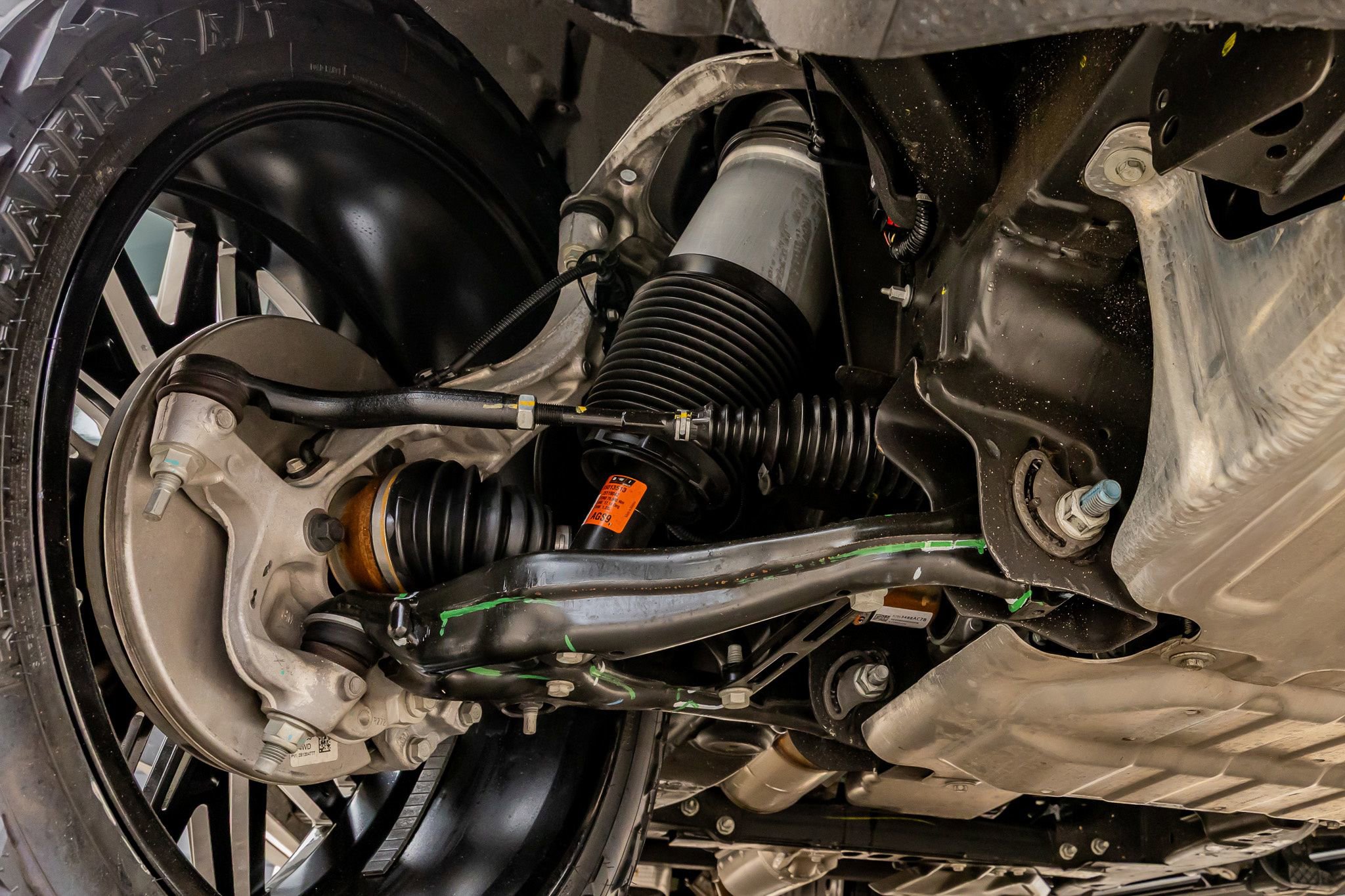 Used 2025 GMC Yukon AT4 w/ AT4 Premium Plus Package image 14