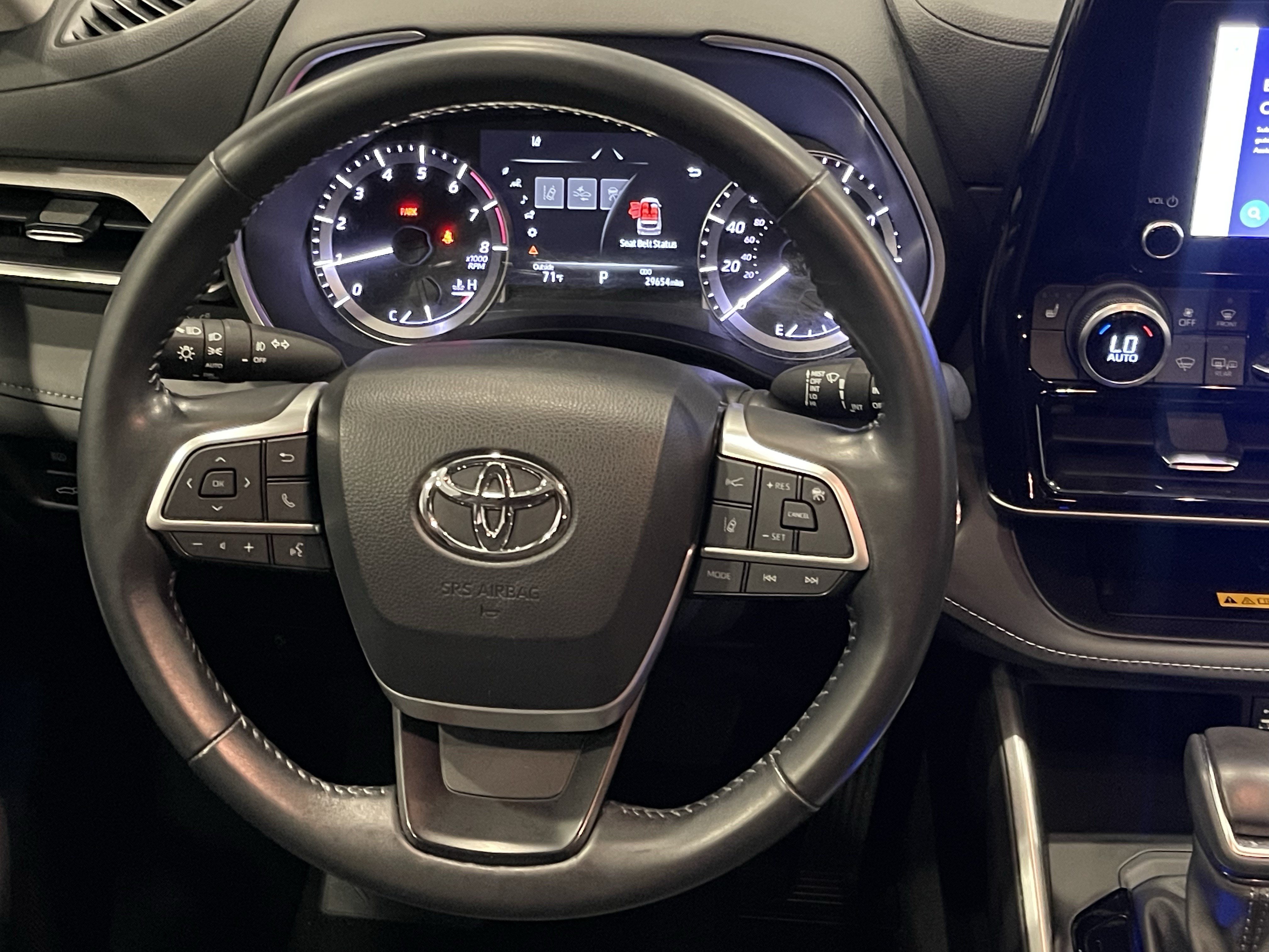Used 2023 Toyota Highlander XLE AWD/4WD image 19