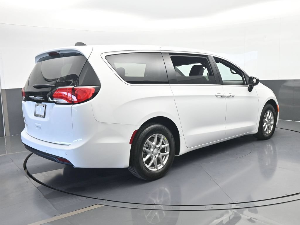 New 2026 Chrysler Voyager LX FWD image 6
