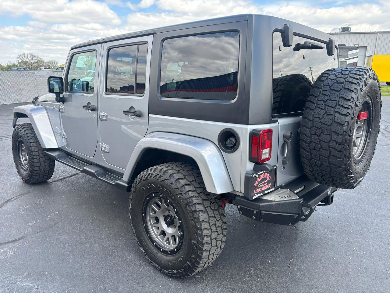 Used 2016 Jeep Wrangler Unlimited Sahara w/ Dual Top Group AWD/4WD image 5