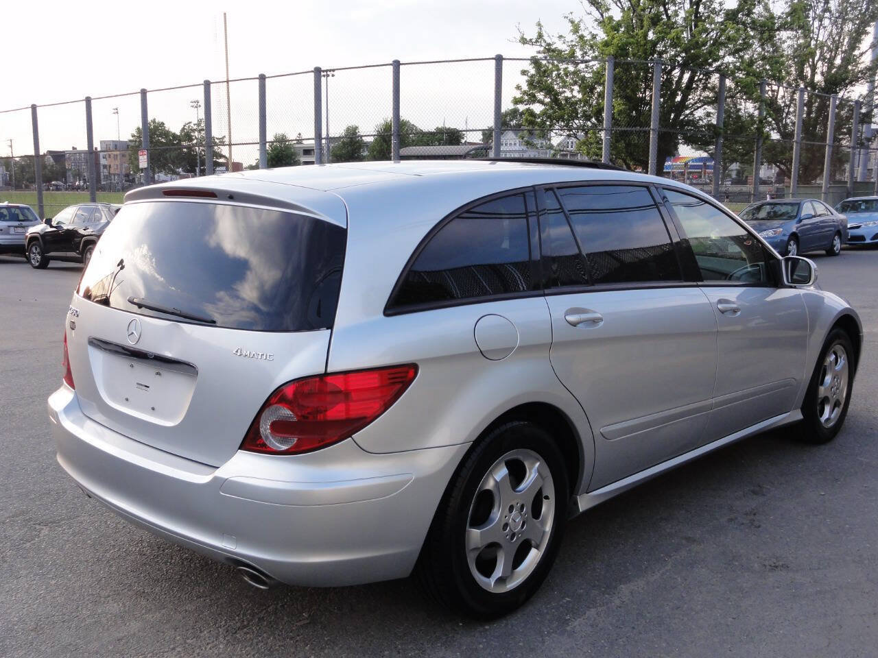 Used 2006 Mercedes-Benz R 350 4MATIC image 4