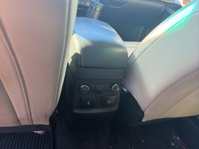 Used 2016 Ford Explorer Platinum image 30
