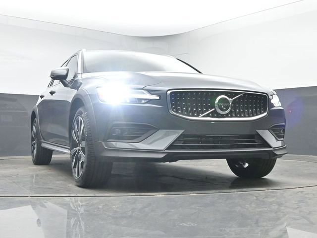 New 2026 Volvo V60 B5 Cross Country Ultra w/ Protection Package Premier AWD/4WD image 40