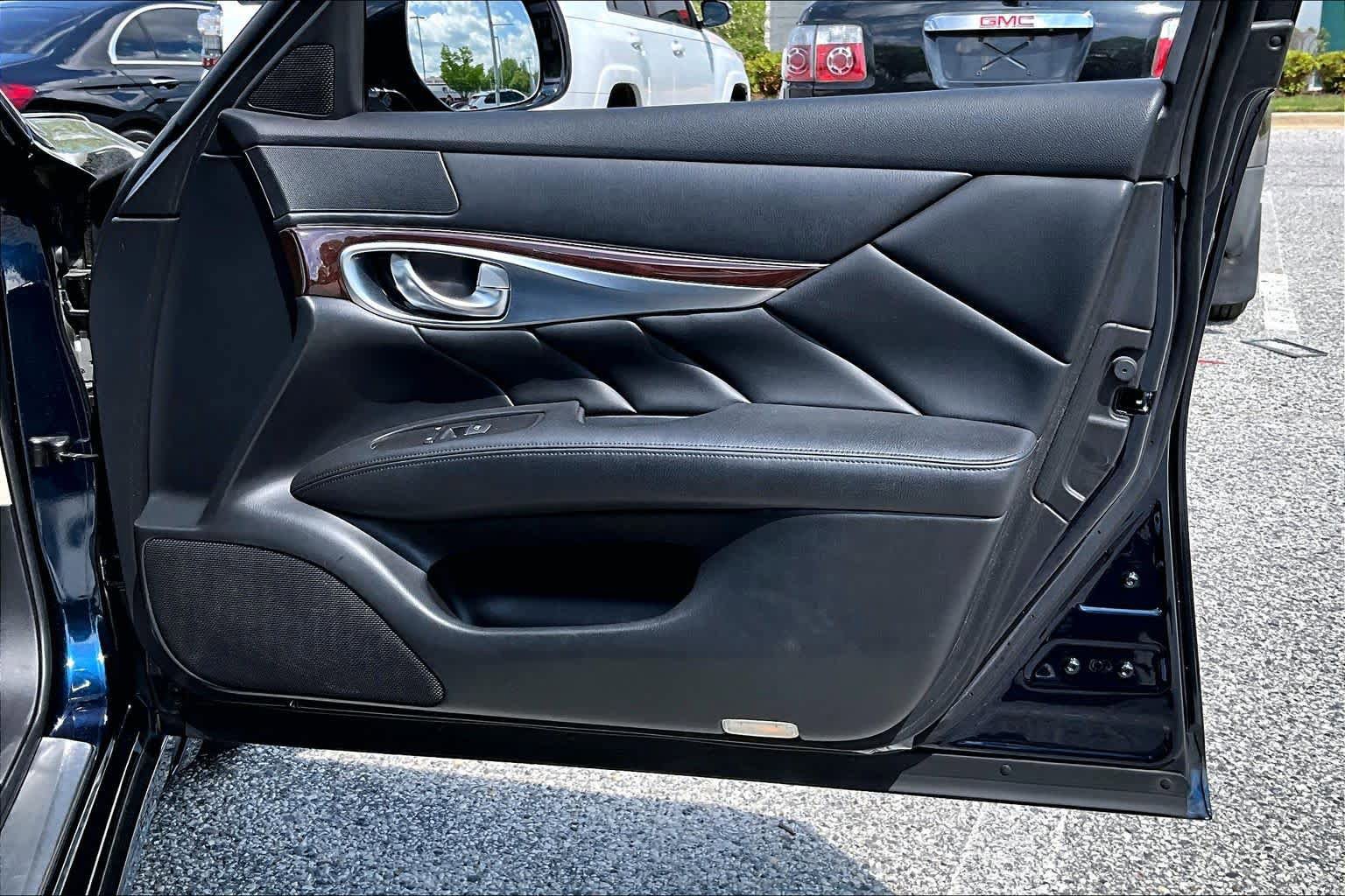 Used 2016 INFINITI Q70 L 3.7 AWD/4WD image 23