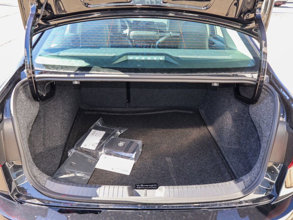 New 2026 Volkswagen Jetta SE FWD image 10