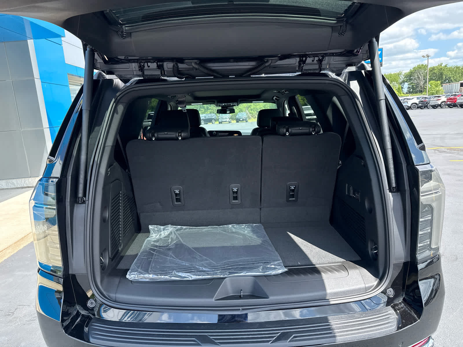 New 2026 Chevrolet Tahoe LT w/ Comfort Package AWD/4WD image 11