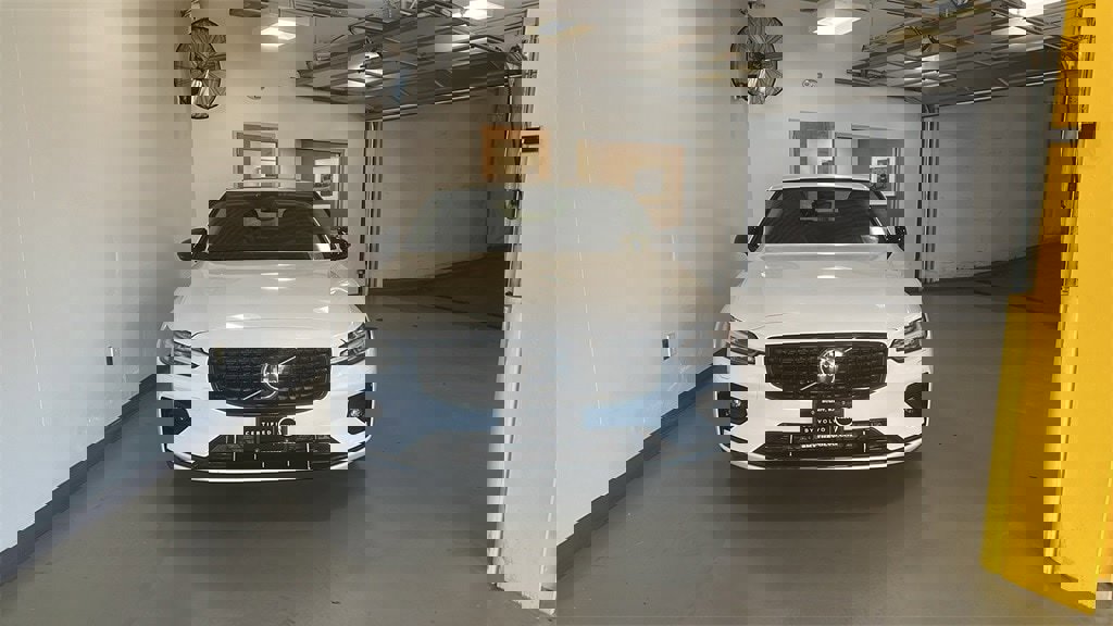 Certified 2025 Volvo S60 B5 Core image 1