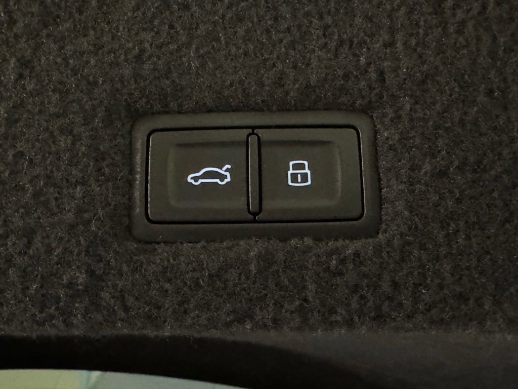 Used 2020 Lamborghini Urus image 28