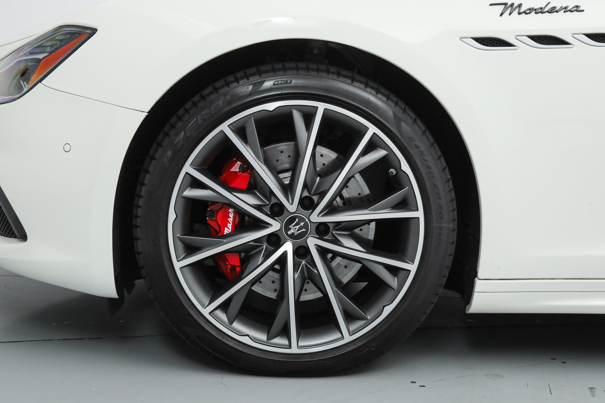 Certified 2023 Maserati Ghibli Modena RWD image 18