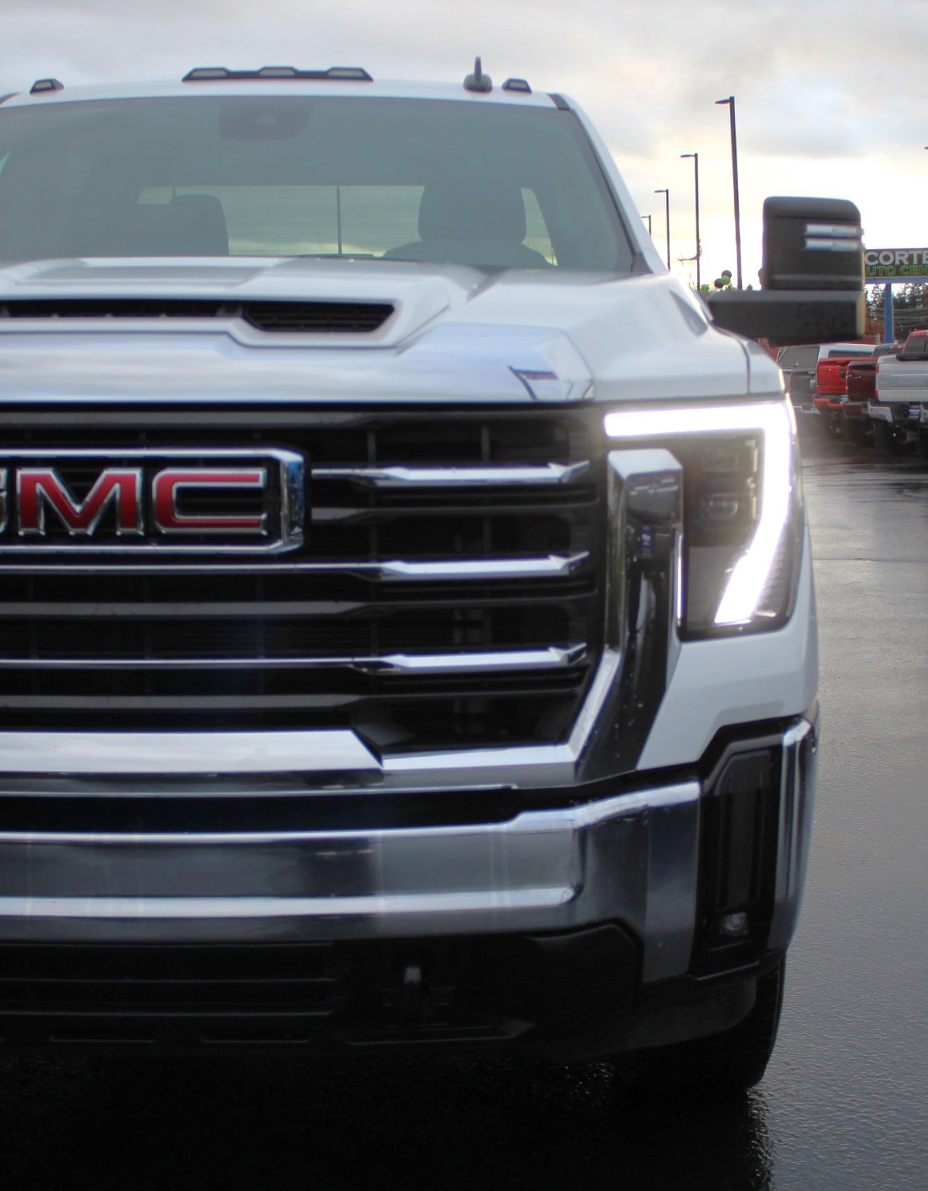 Used 2025 GMC Sierra 3500 SLE w/ SLE Value Package image 9
