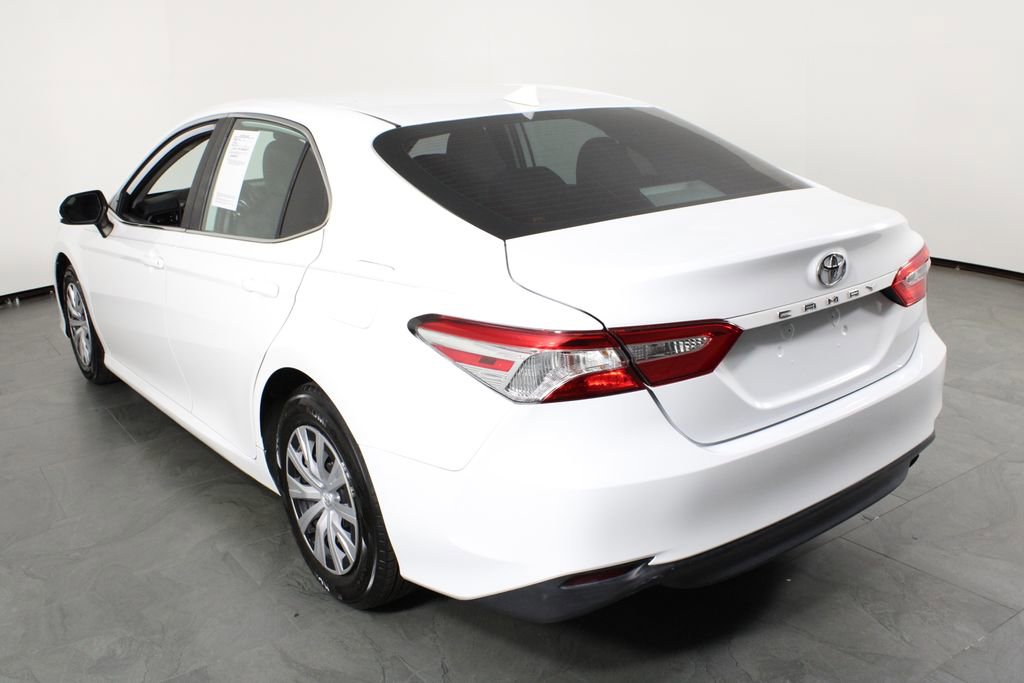Used 2020 Toyota Camry L image 3