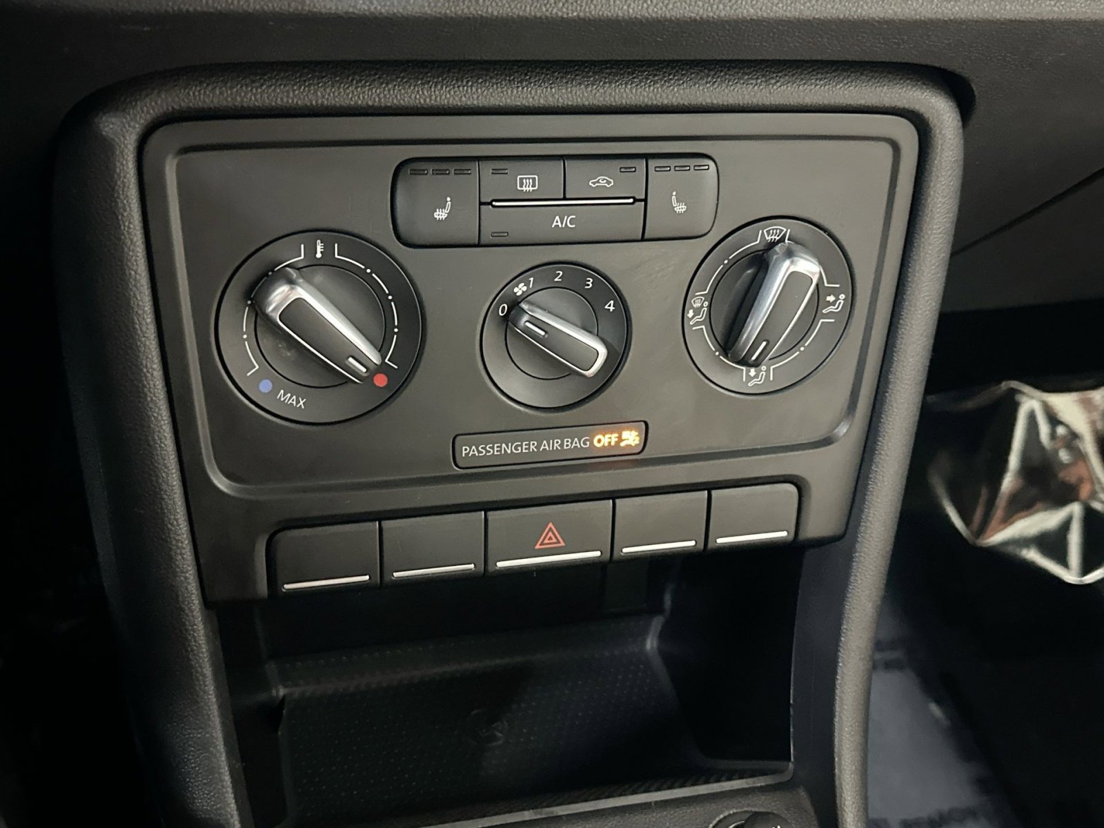 Used 2015 Volkswagen Beetle 1.8T Classic image 24