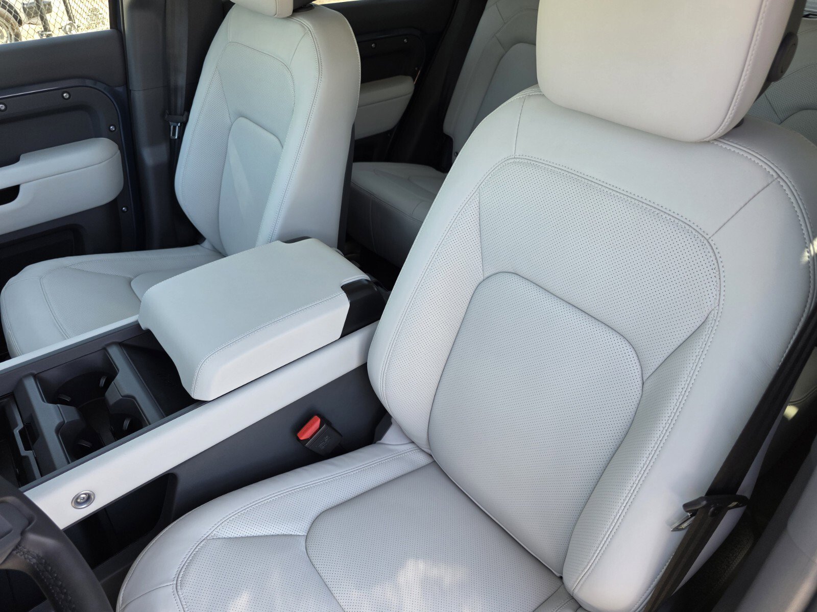 Used 2026 Land Rover Defender 110 S image 11