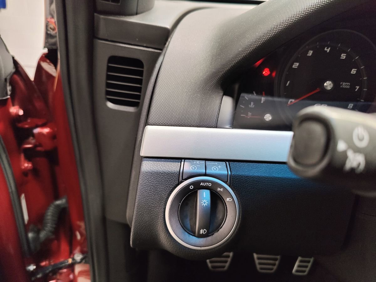 Used 2009 Pontiac G8 GXP image 25