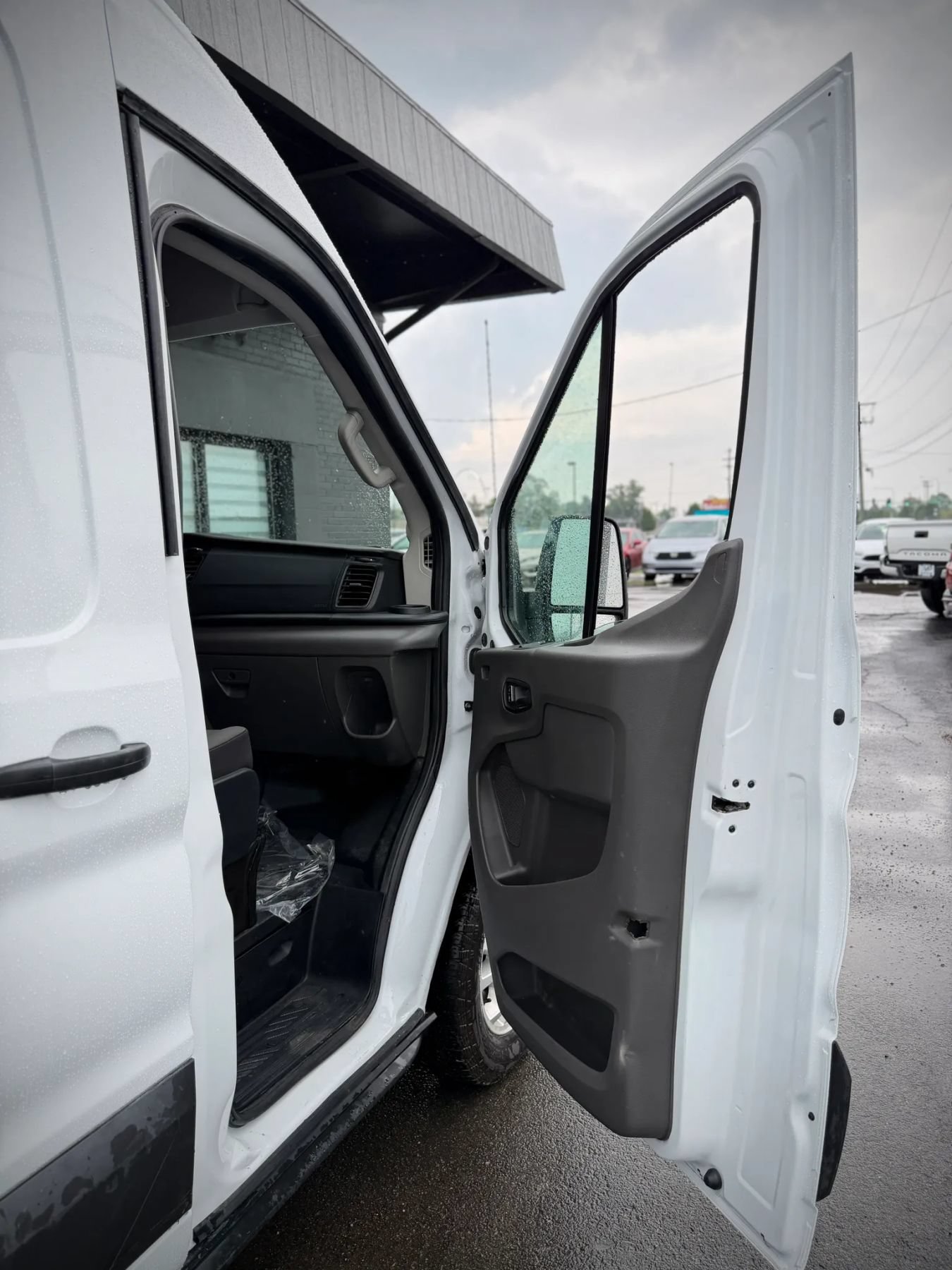 Used 2022 Ford Transit 250 Medium Roof w/ Interior Upgrade Package RWD image 16