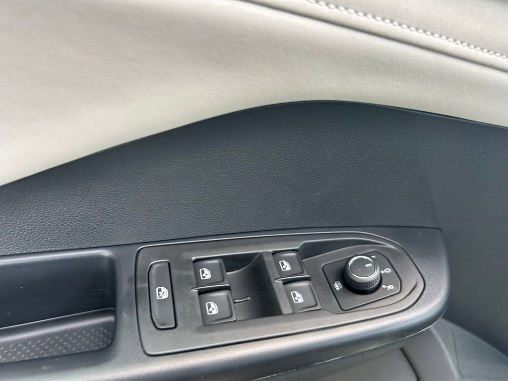 New 2026 Volkswagen Taos SE FWD image 42