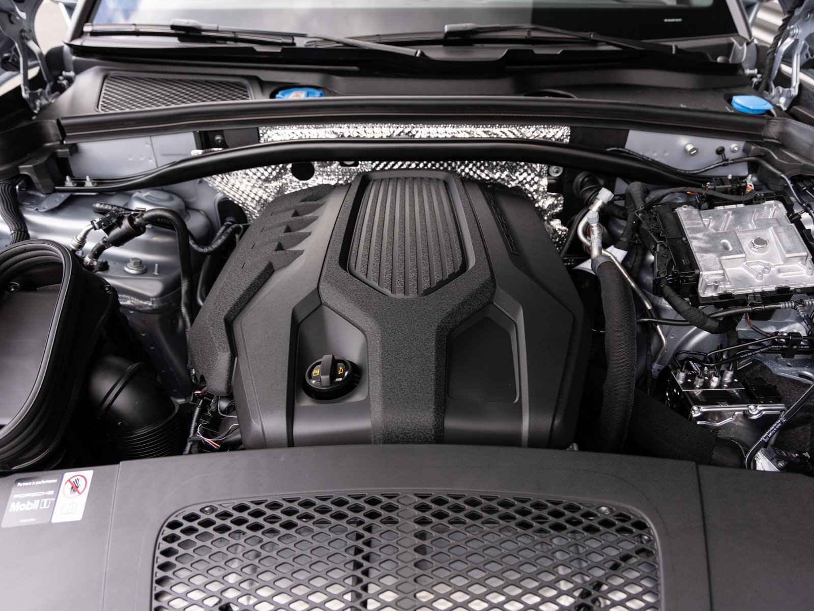 Certified 2026 Porsche Macan image 34