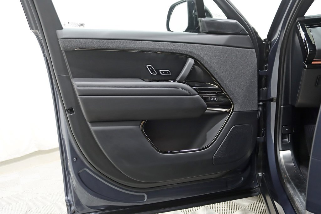 Used 2024 Land Rover Range Rover Sport Dynamic SE AWD/4WD image 36