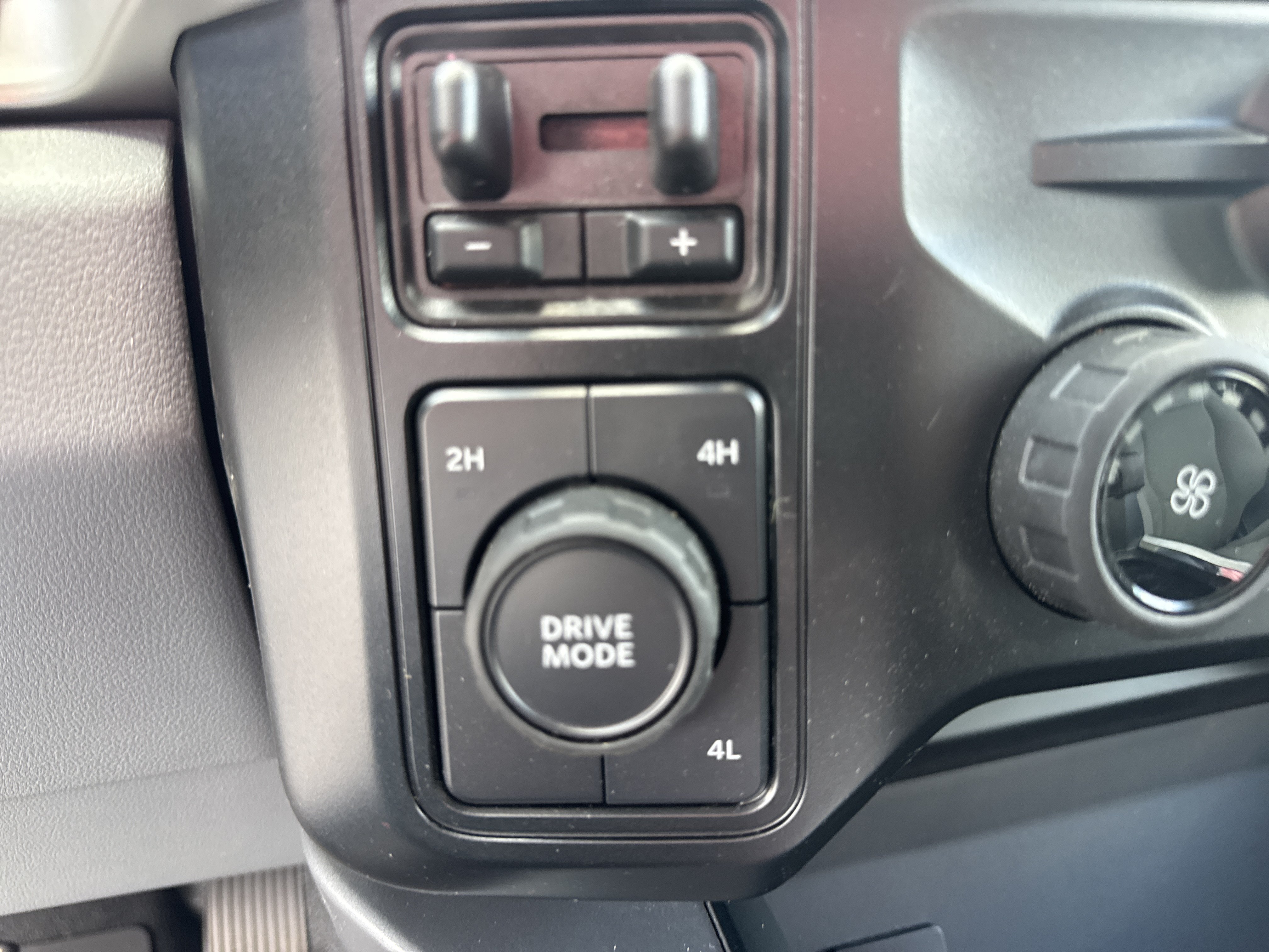 Used 2025 Ford F450 XLT w/ XLT Value Package AWD/4WD image 29