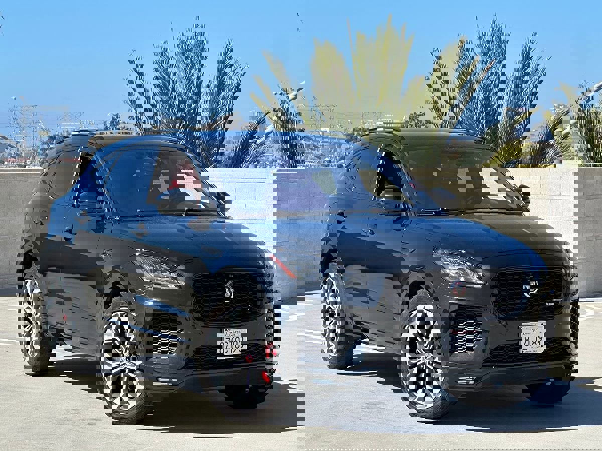 Used 2019 Jaguar E-PACE R-Dynamic SE image 3