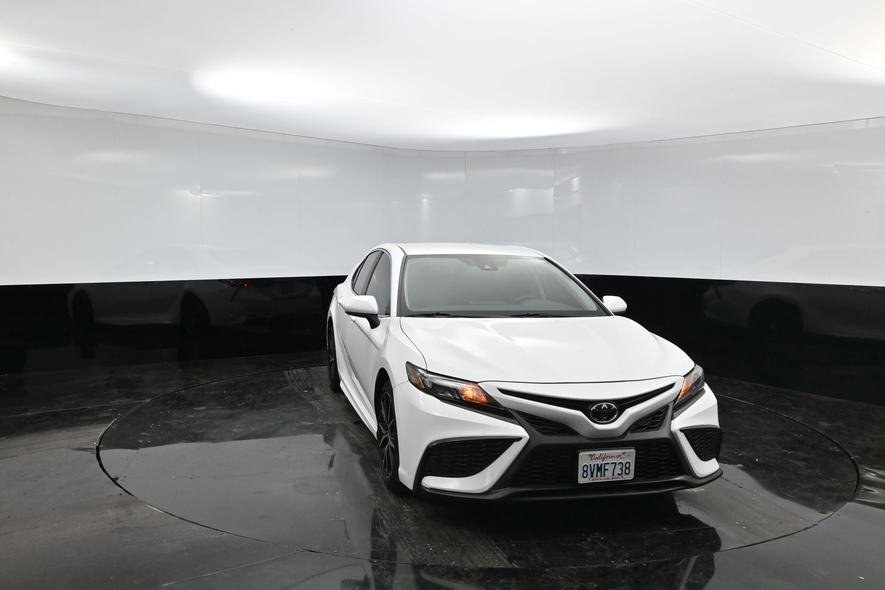 Used 2021 Toyota Camry SE w/ Carpet Mat Package (TMS)