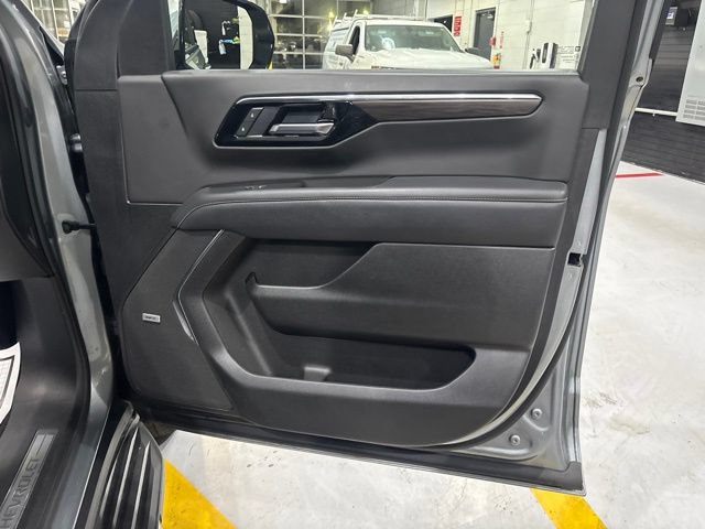 Used 2025 Chevrolet Suburban Premier AWD/4WD image 43