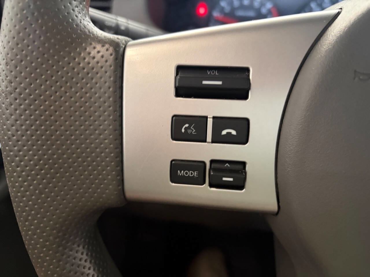 Used 2014 Nissan Frontier SV AWD/4WD image 19