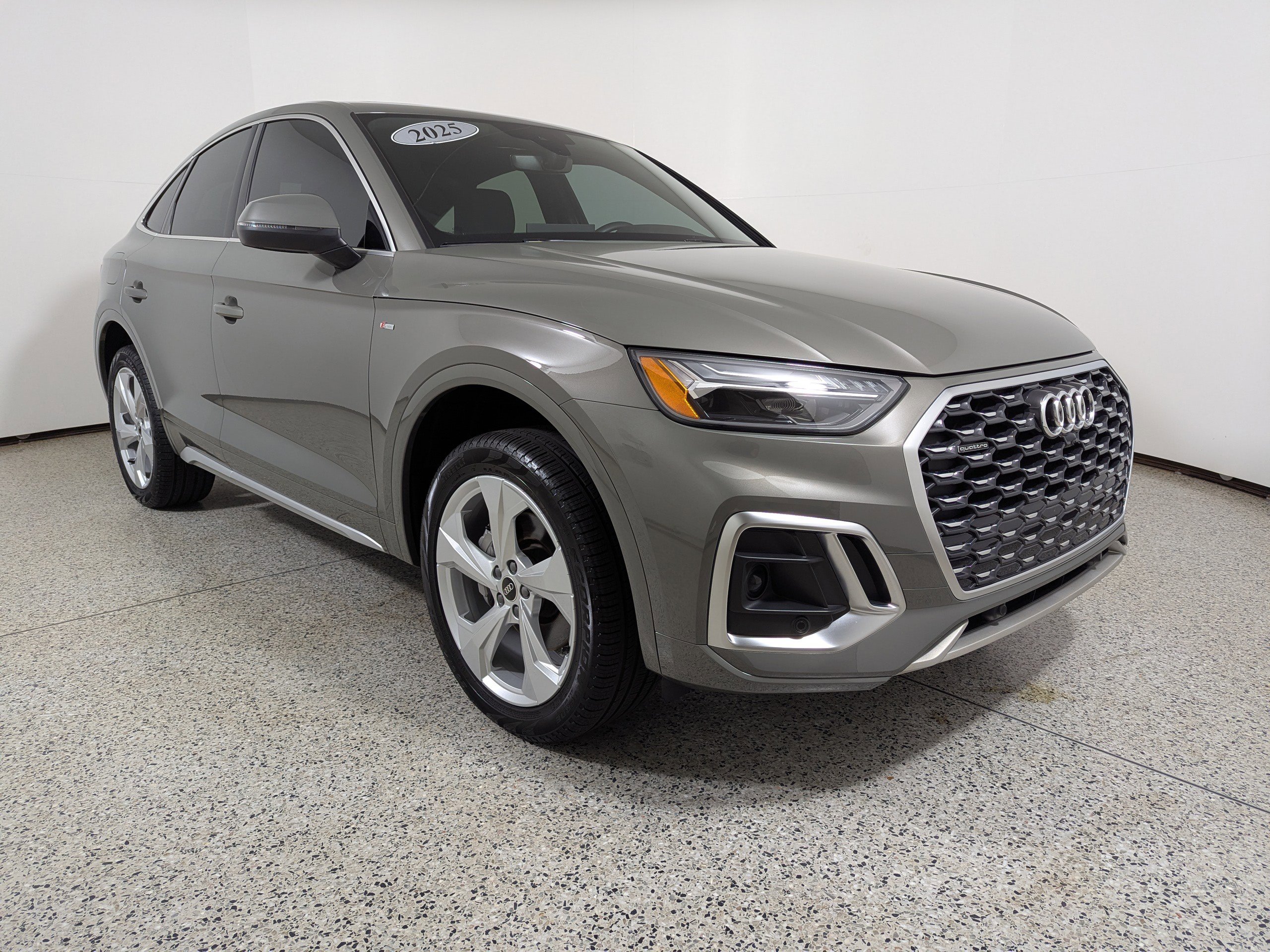 Certified 2025 Audi Q5 2.0T Premium Plus w/ Premium Plus Package image 1