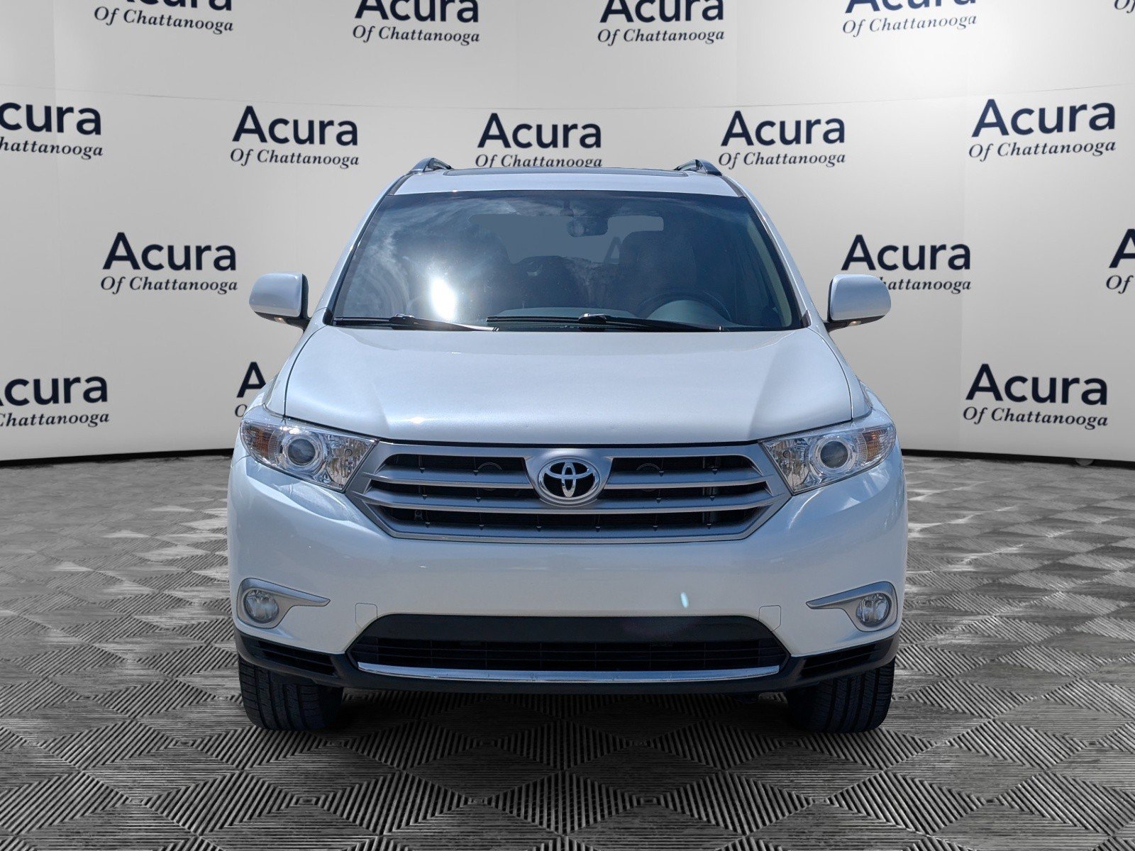 Used 2012 Toyota Highlander Limited w/ Tow Pkg AWD/4WD image 3