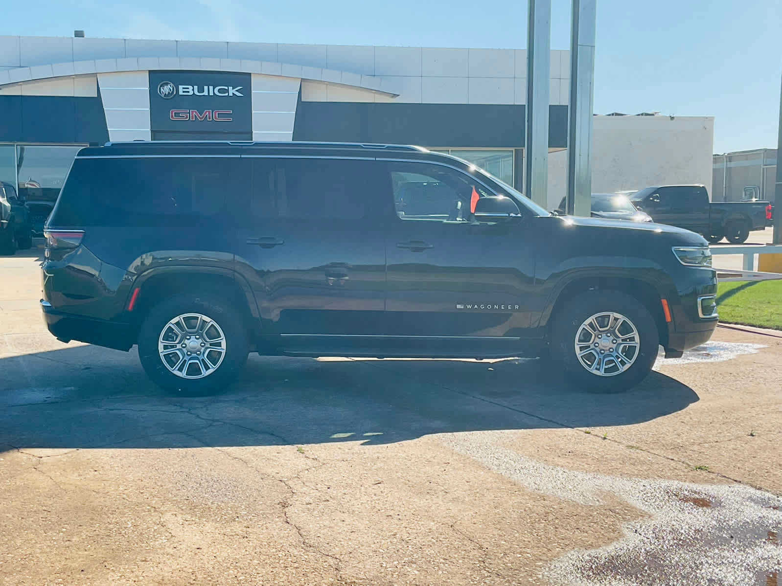 Used 2024 Jeep Wagoneer 4WD image 8