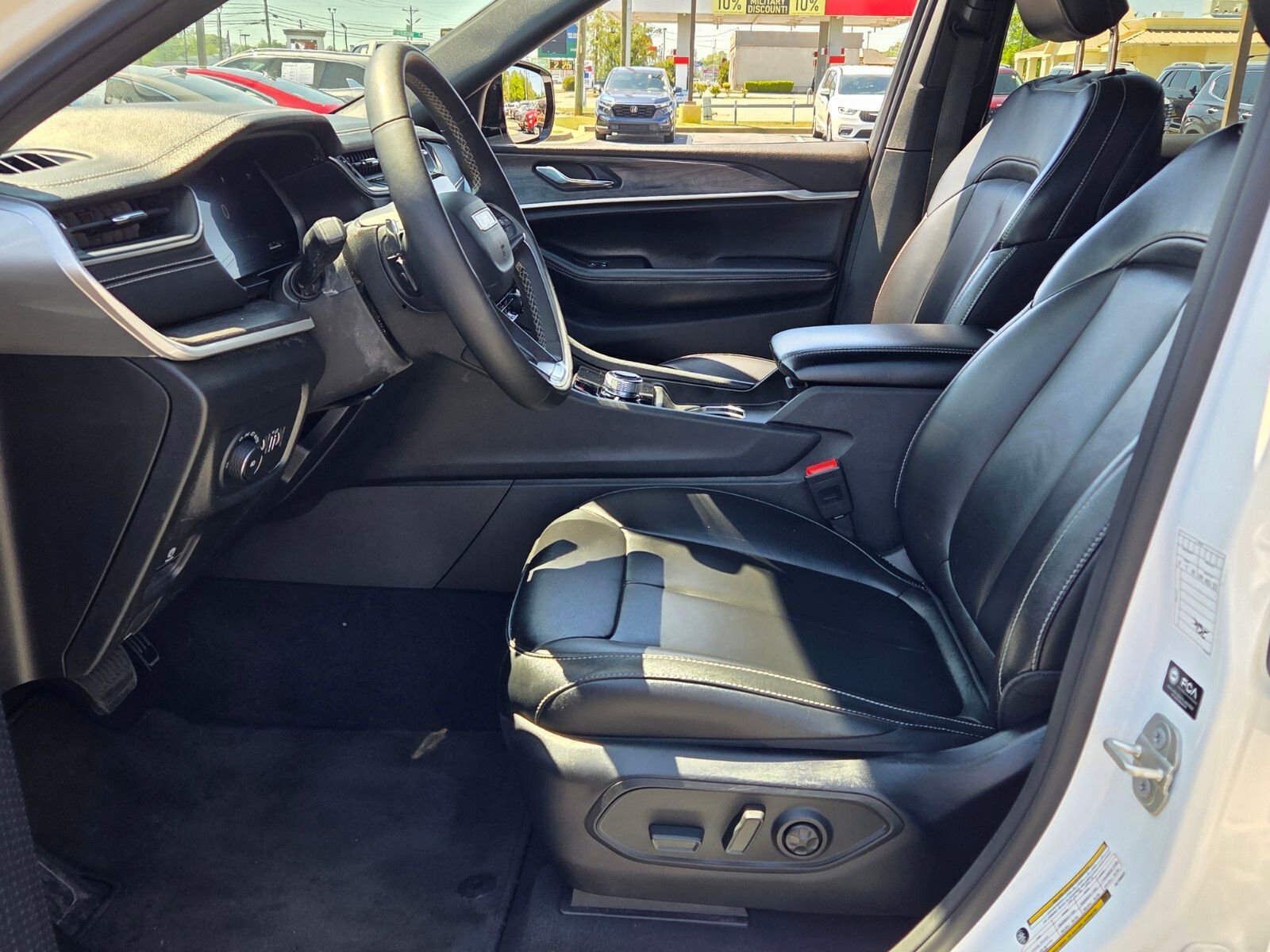 Used 2024 Jeep Grand Cherokee Limited image 5