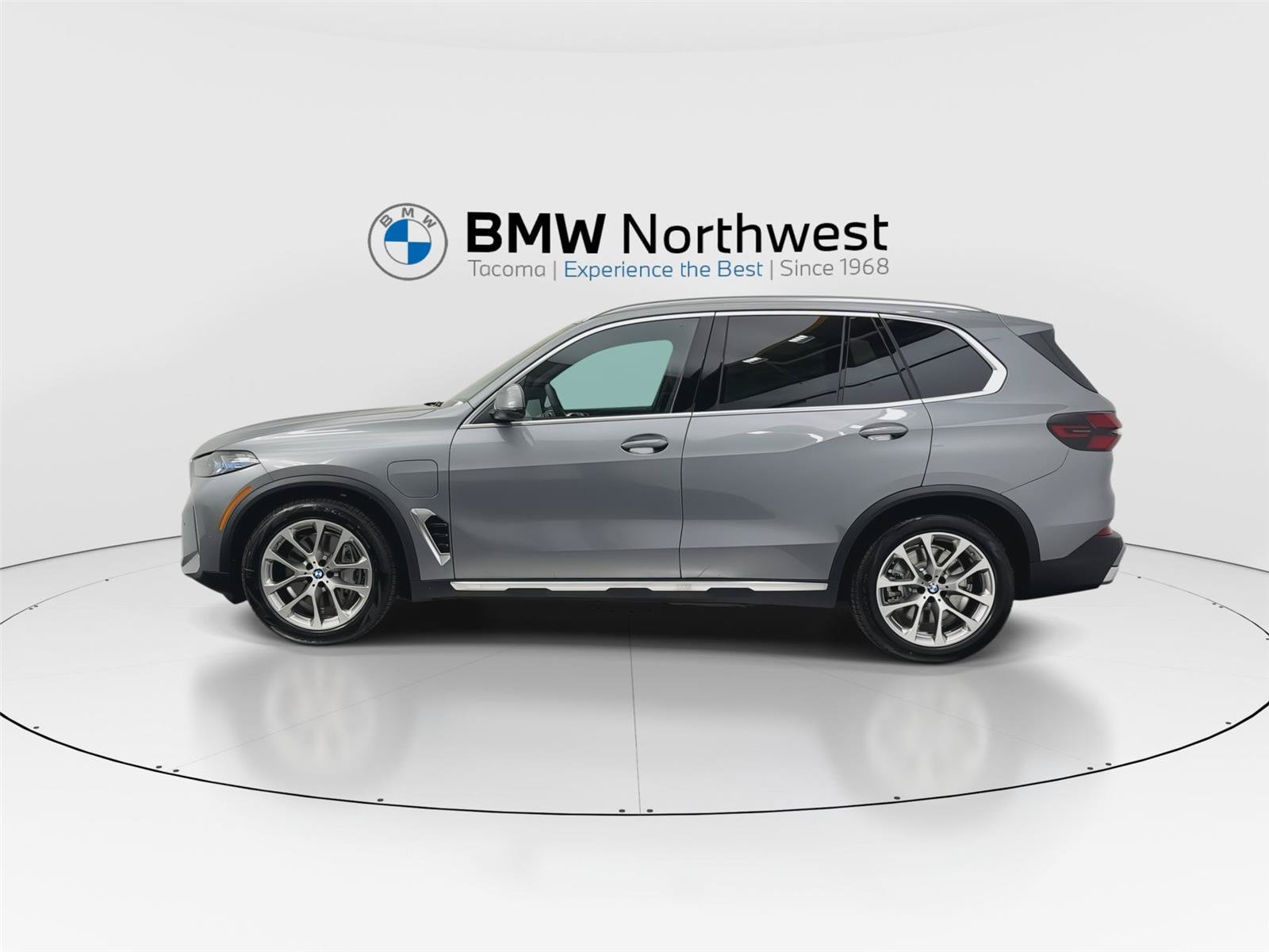 New 2026 BMW X5 xDrive50e w/ Executive Package AWD/4WD image 11