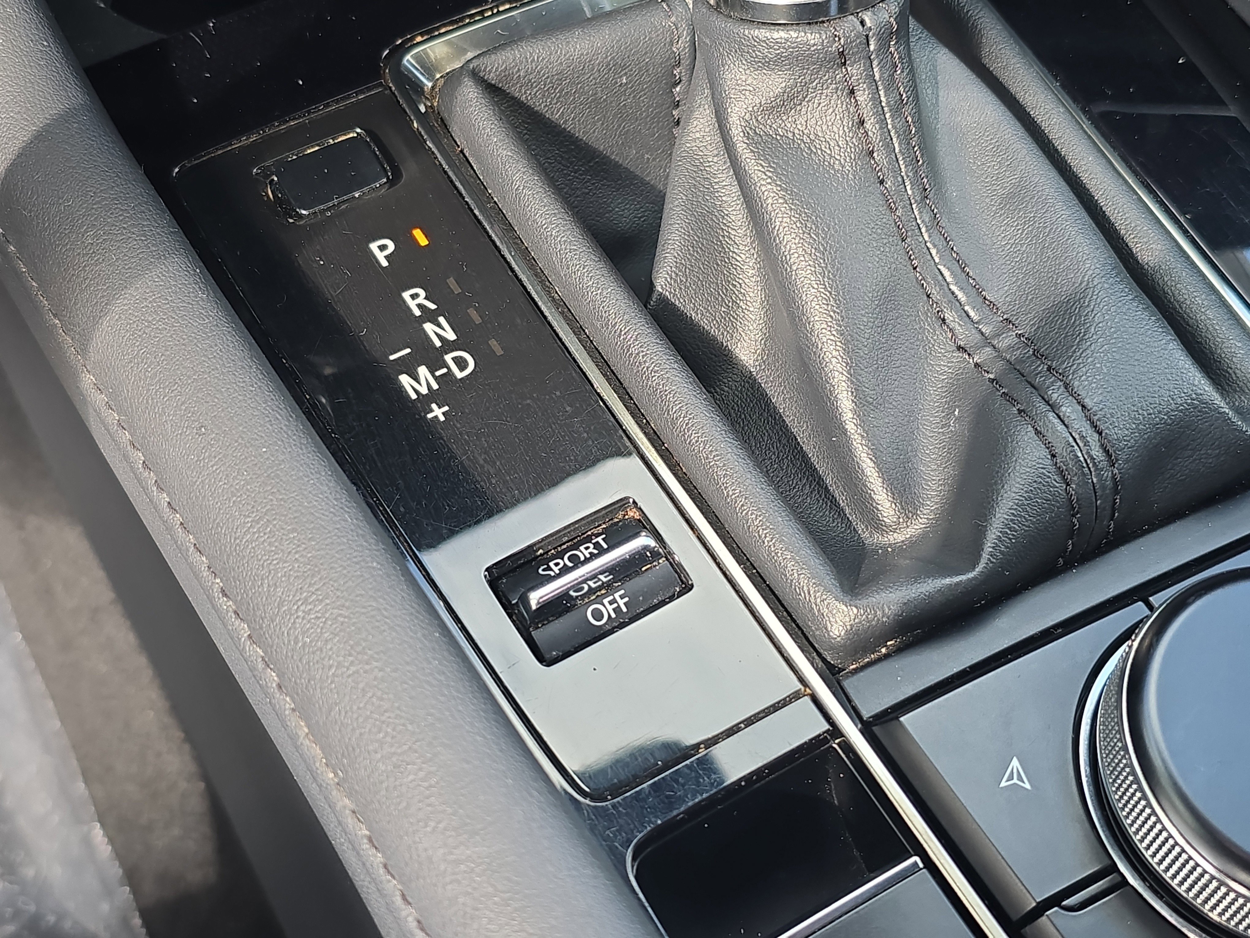 Used 2019 MAZDA MAZDA3 Hatchback w/ Premium Package image 27