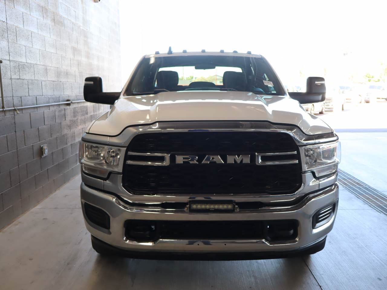 Used 2023 RAM 3500 Tradesman w/ Chrome Appearance Group AWD/4WD image 4