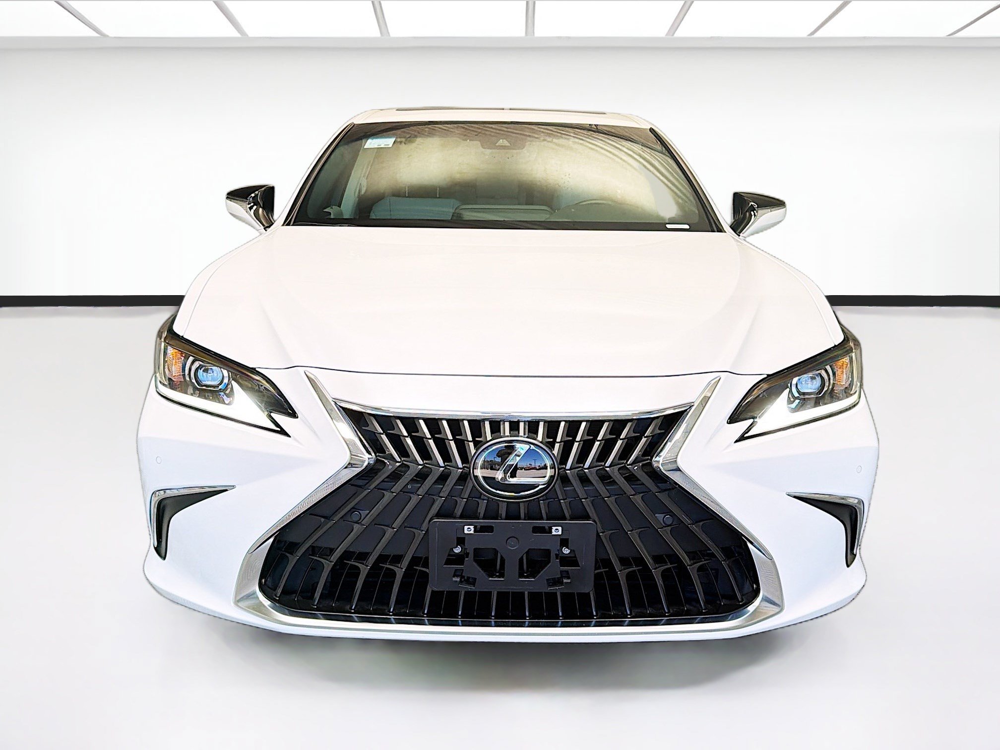 Used 2025 Lexus ES 300h w/ Premium Package FWD image 2