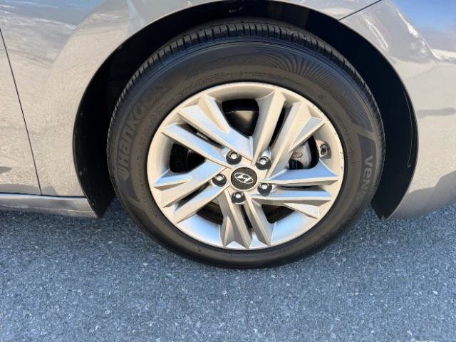 Used 2020 Hyundai Elantra SEL image 14