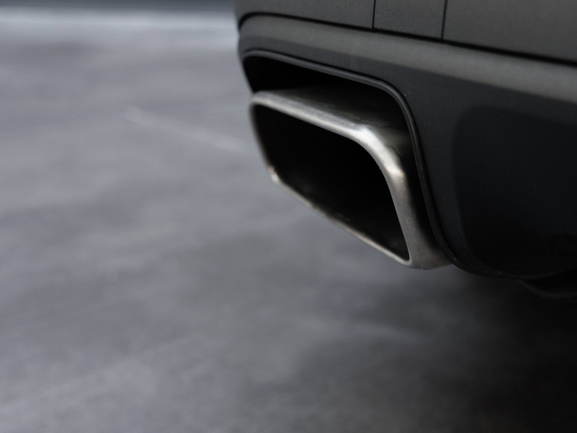 Certified 2025 Porsche Cayenne Coupe AWD/4WD image 31