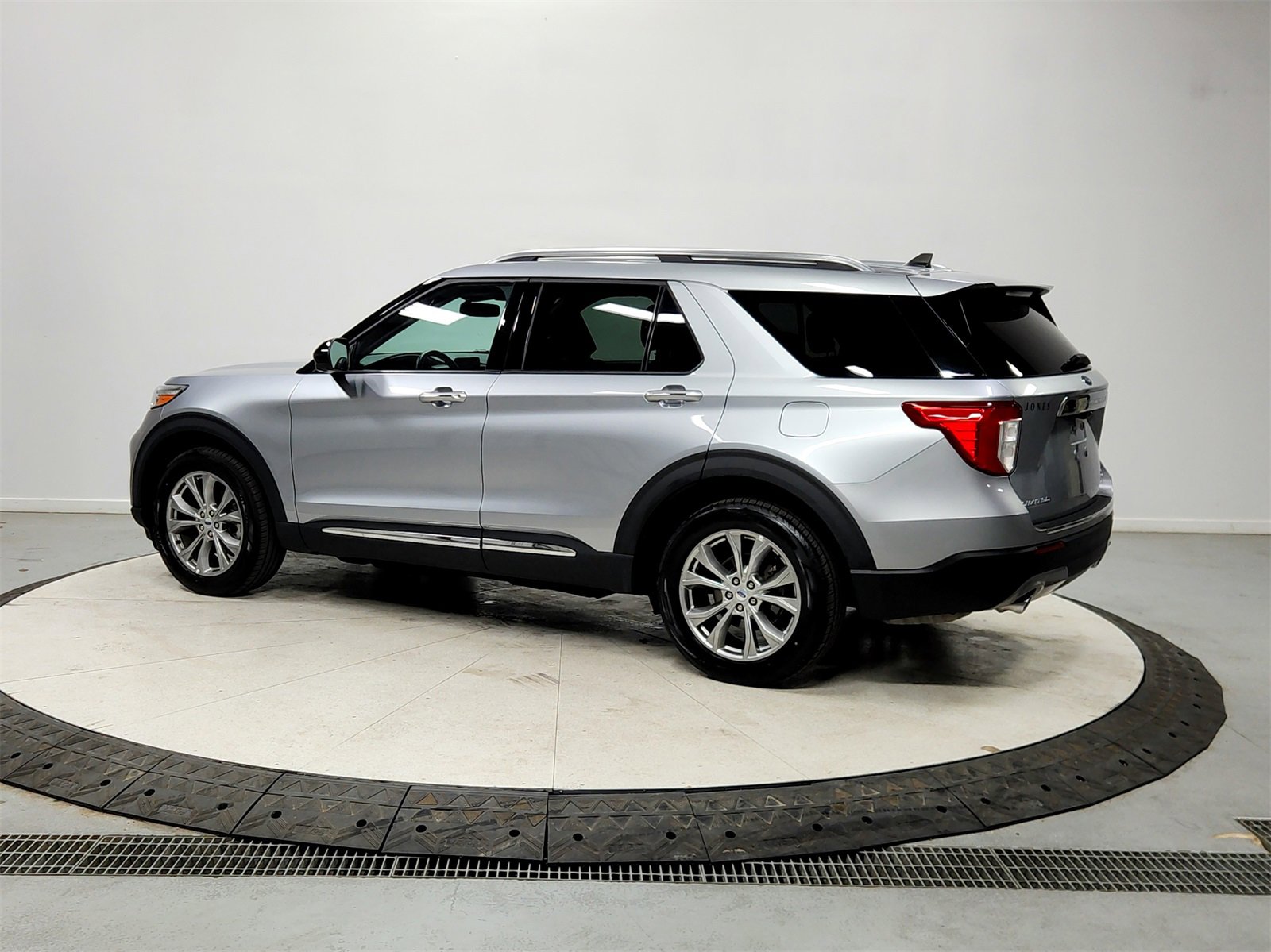 Used 2023 Ford Explorer Limited image 5