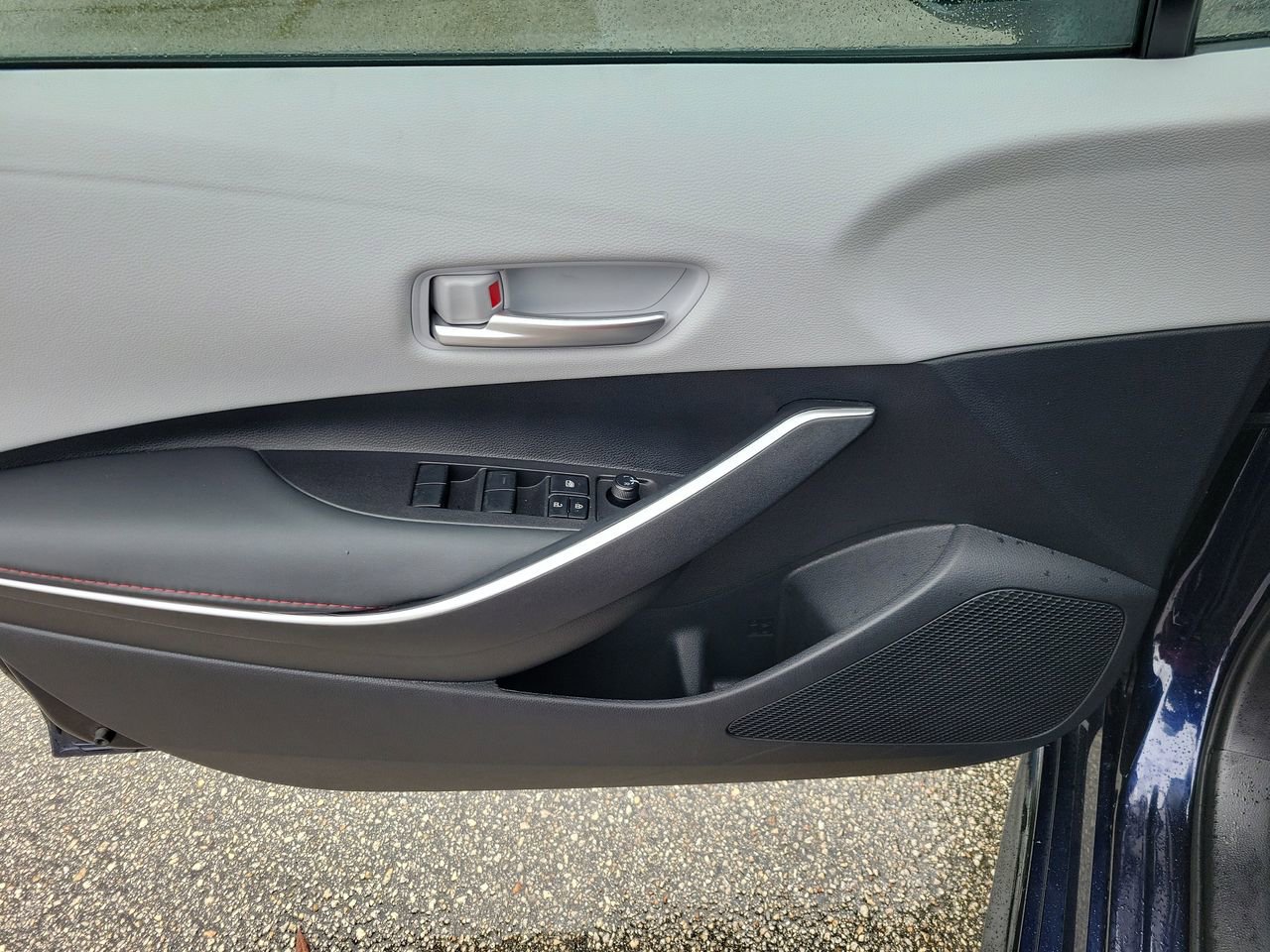 Used 2025 Toyota Corolla SE image 13