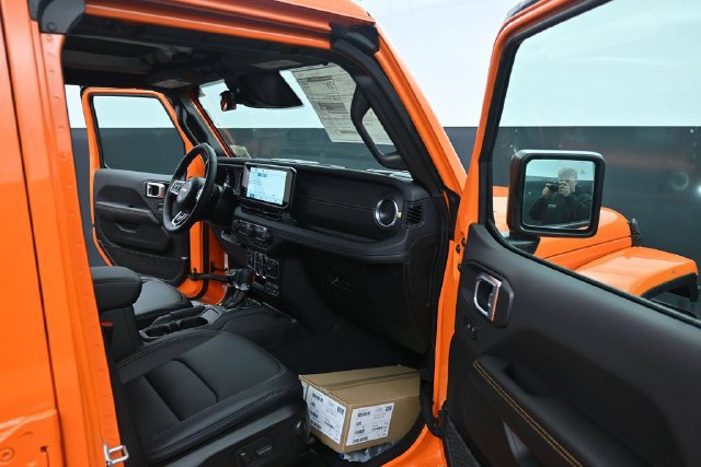 New 2026 Jeep Wrangler Unlimited Sahara AWD/4WD image 35