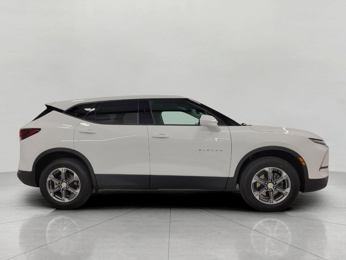 Used 2024 Chevrolet Blazer LT w/ Driver Confidence Package AWD/4WD image 11
