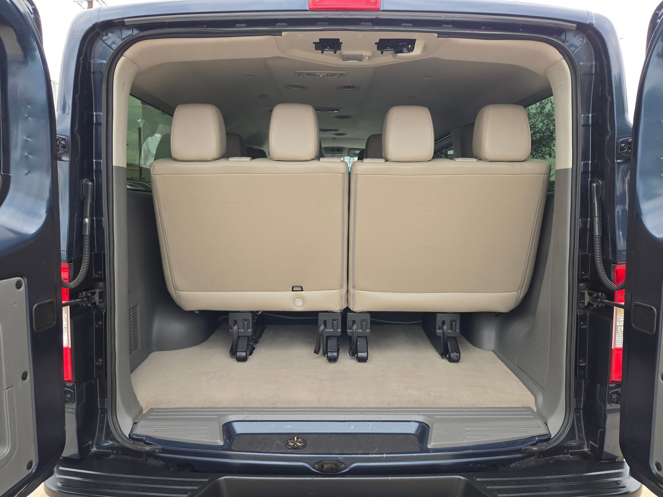 Used 2016 Nissan NV 3500 SL image 15