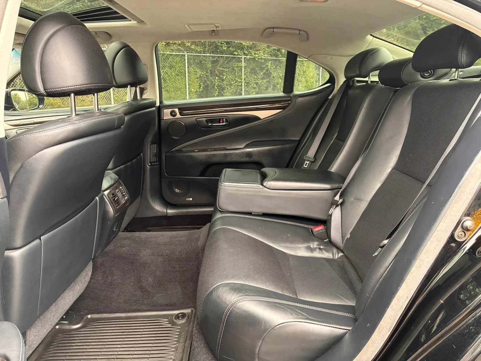 Used 2013 Lexus LS 460 L w/ All-Weather Pkg RWD image 34