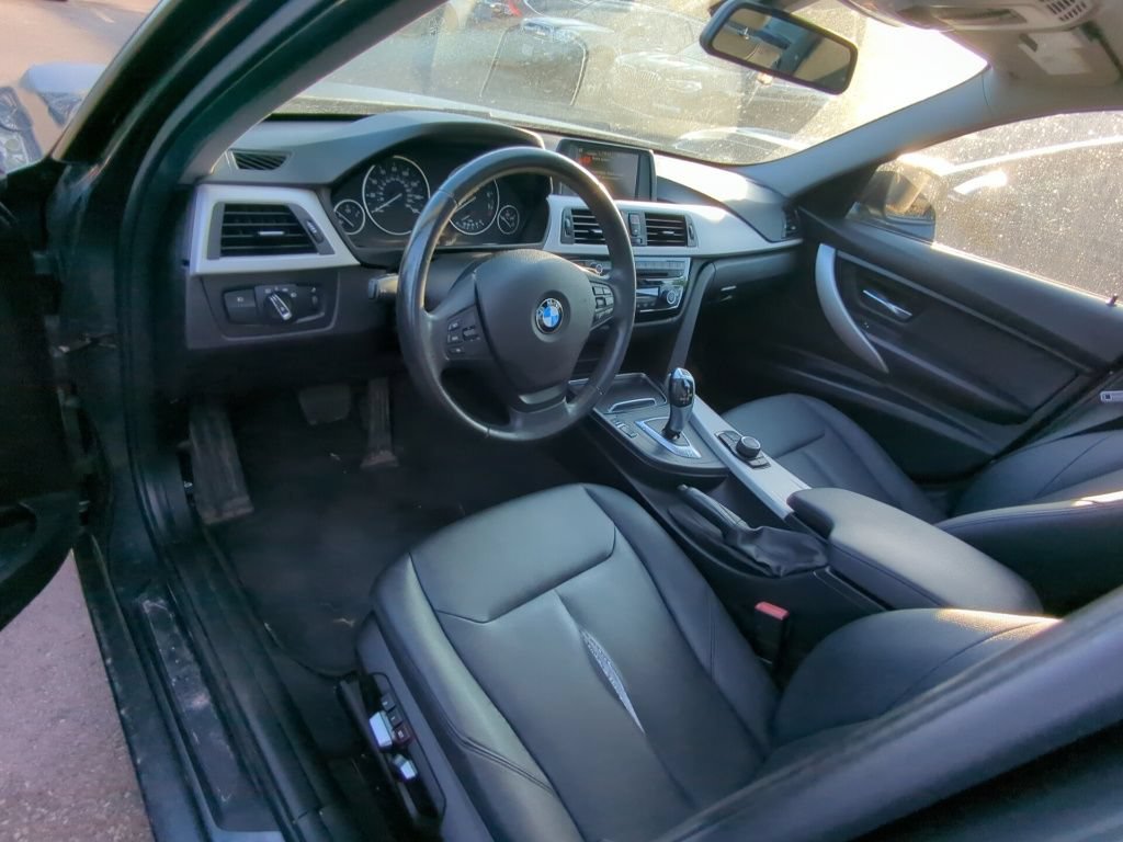 Used 2017 BMW 320i xDrive Sedan AWD/4WD image 7