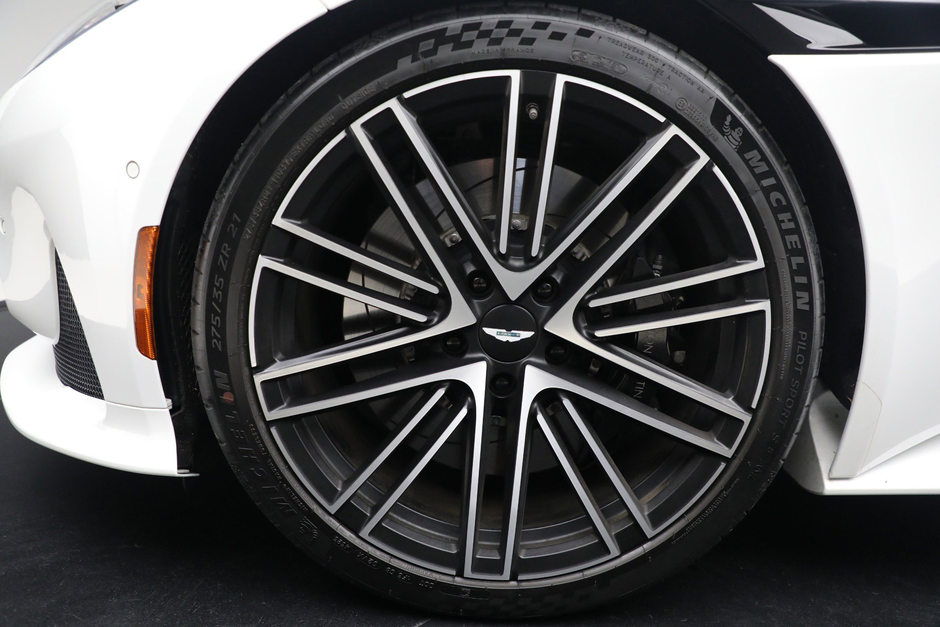 Used 2024 Aston Martin DB12 Convertible image 31