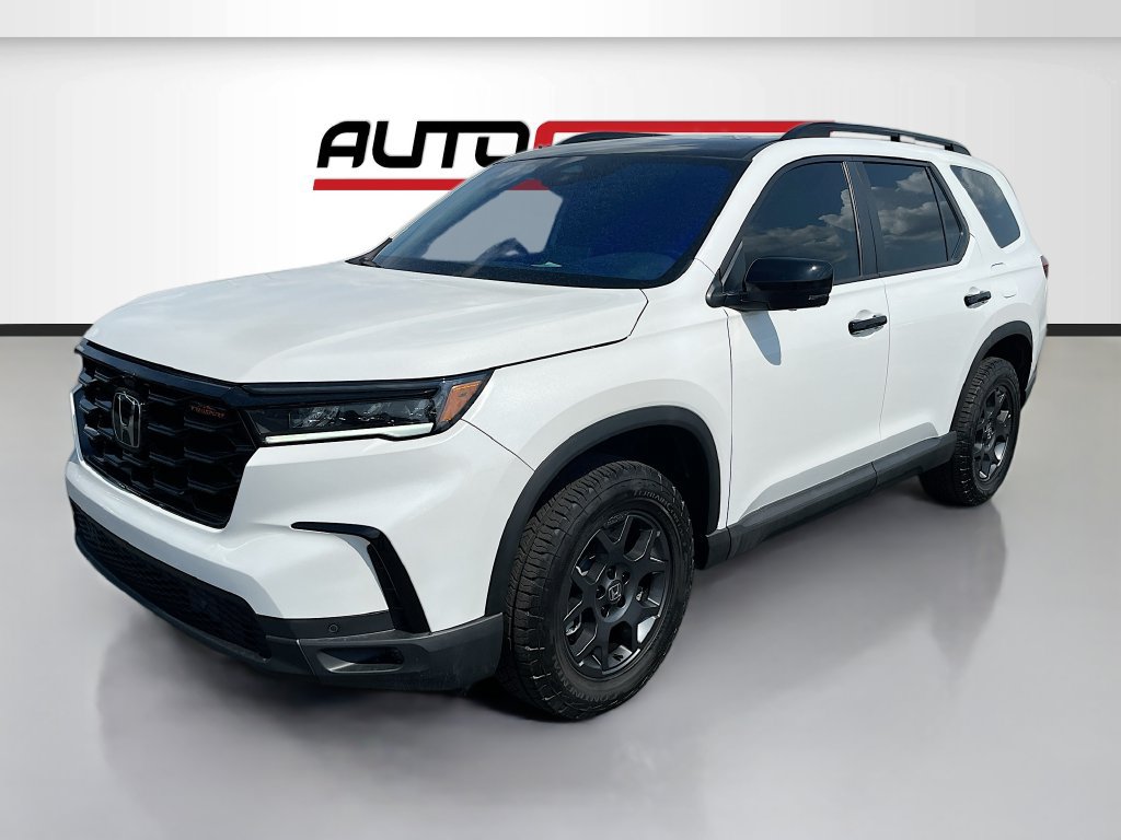 Used 2025 Honda Pilot TrailSport image 3