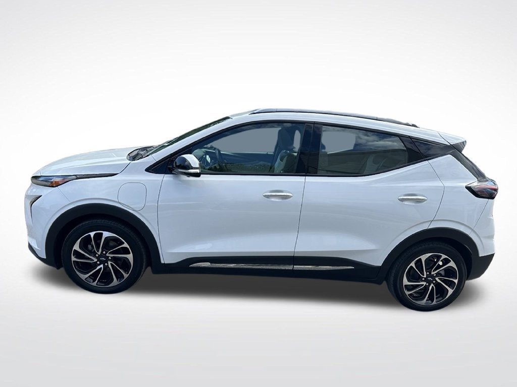 Used 2023 Chevrolet Bolt EUV Premier w/ Sun & Sound Package FWD image 2