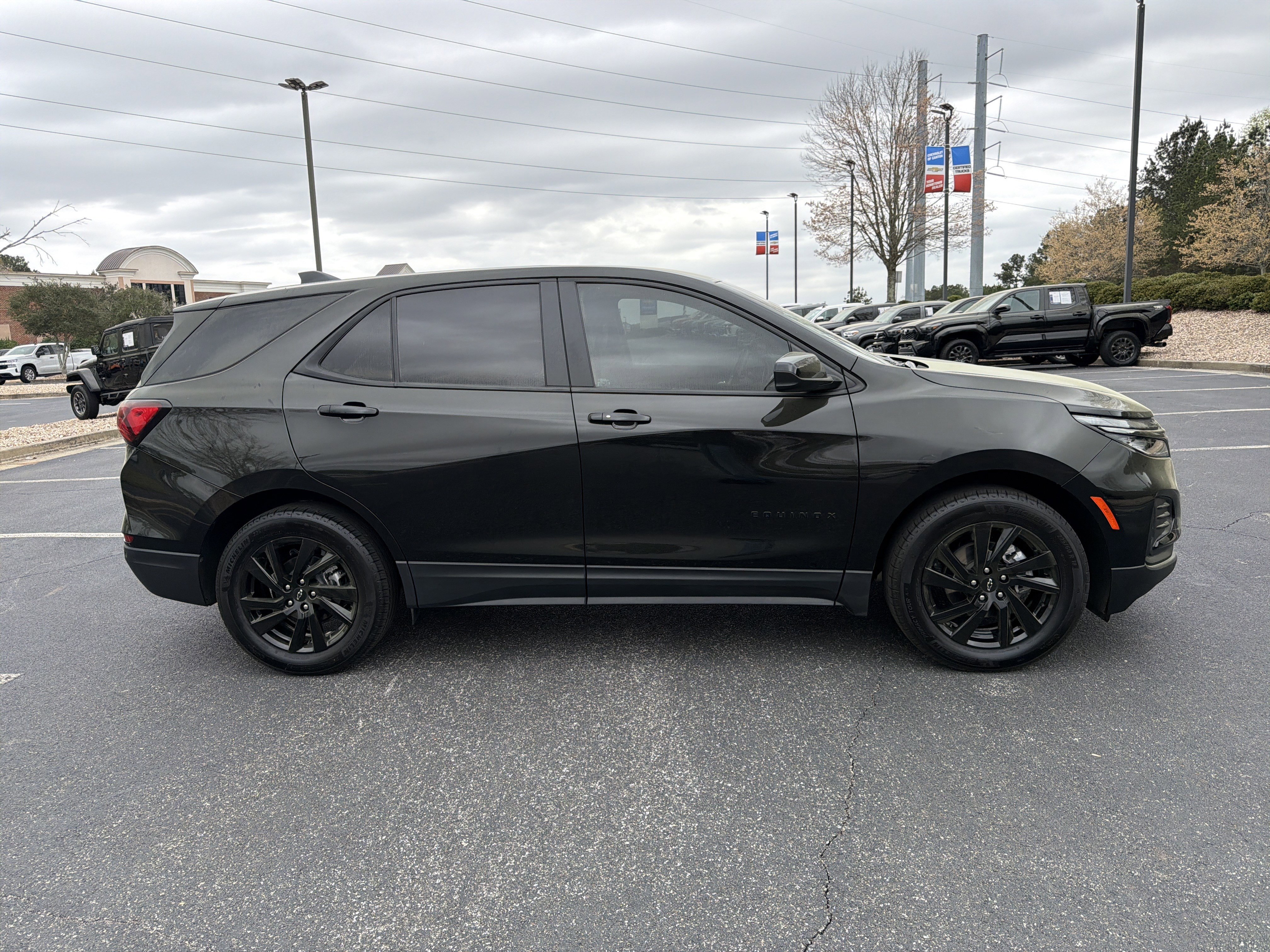 Used 2024 Chevrolet Equinox LS w/ LS Convenience Package image 4